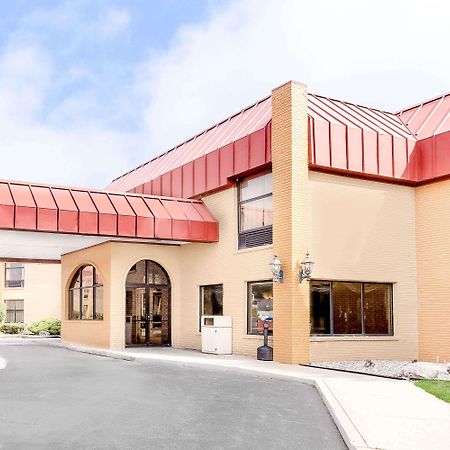 Days Inn & Suites By Wyndham Kalamazoo Exterior photo