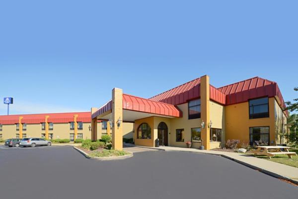Days Inn & Suites By Wyndham Kalamazoo Exterior photo